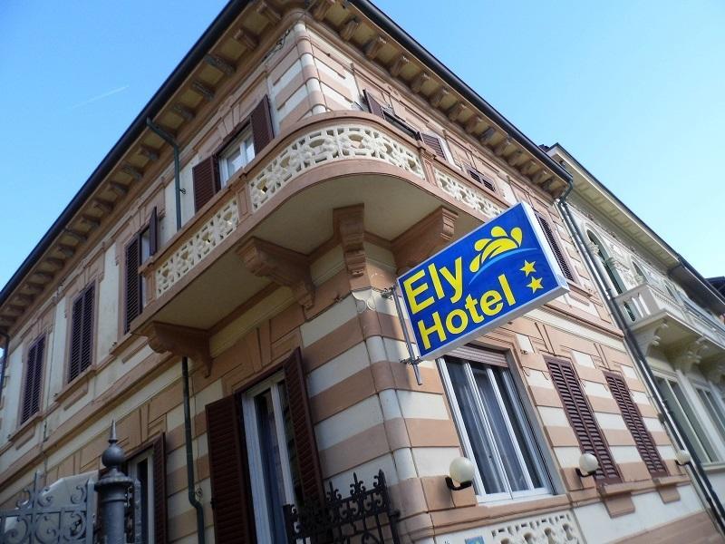 Hotel Ely ヴィアレッジョ エクステリア 写真