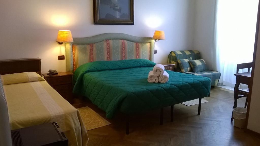Hotel Ely ヴィアレッジョ 部屋 写真